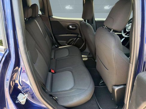 Used 2021 Jeep Renegade Latitude FWD image 29