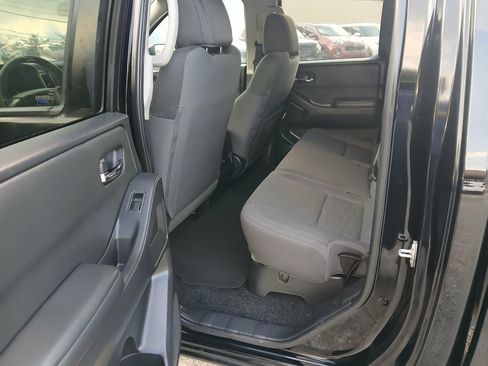 Used 2024 Nissan Frontier SV RWD image 11