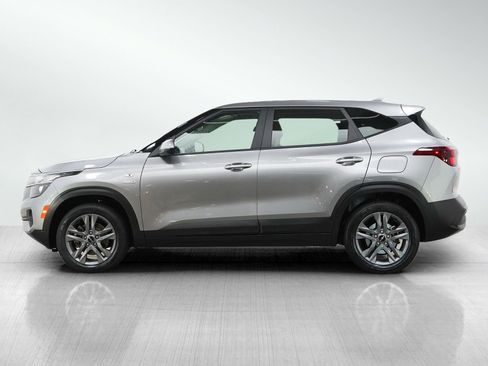 Used 2023 Kia Seltos LX AWD/4WD image 2