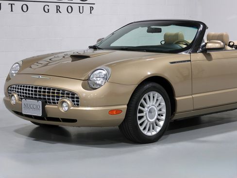 Used 2005 Ford Thunderbird image 44