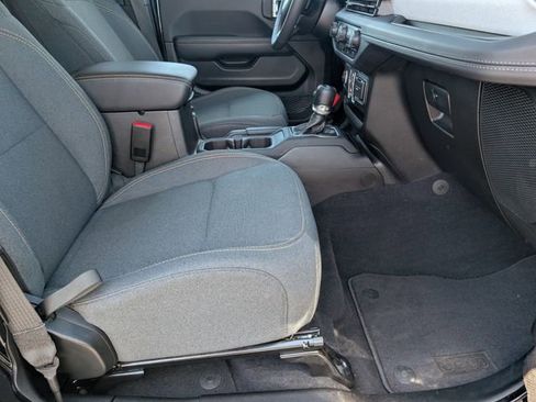 Used 2025 Jeep Wrangler Unlimited Sahara image 26