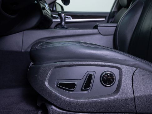 Used 2015 Hyundai Genesis 3.8 w/ Option Group 02 image 18