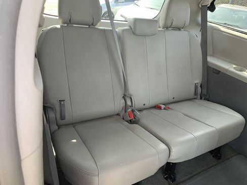 Used 2014 Toyota Sienna XLE image 20