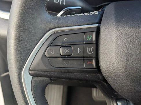 Certified 2023 Jeep Grand Cherokee Laredo image 18