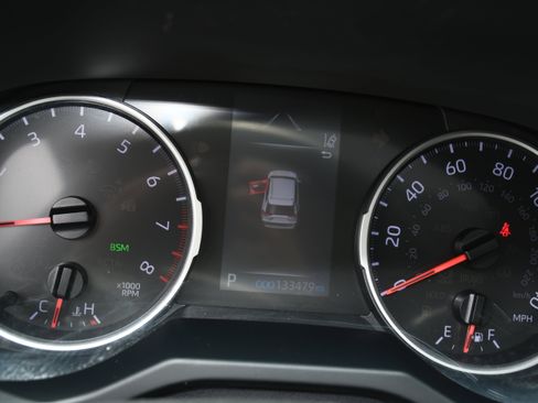 Used 2019 Toyota RAV4 XLE Premium FWD image 14