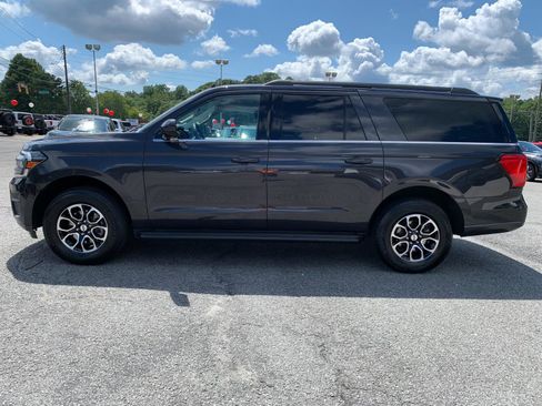 Used 2024 Ford Expedition Max XLT image 6