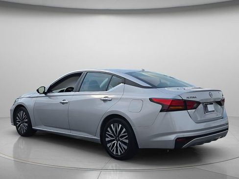 Used 2024 Nissan Altima 2.5 SV FWD image 6