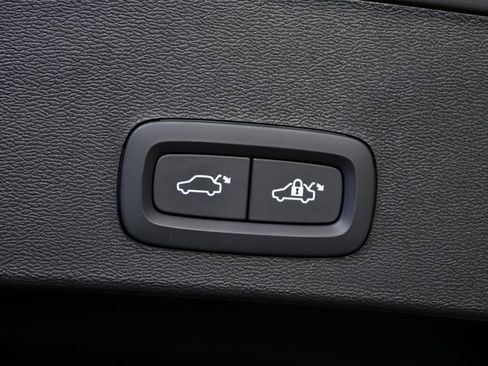 Certified 2025 Volvo XC40 B5 Plus image 32