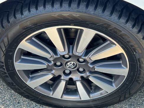 Used 2019 Toyota Sienna SE Premium AWD/4WD image 10