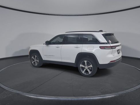 New 2026 Jeep Grand Cherokee Limited w/ Luxury Tech Group II AWD/4WD image 10