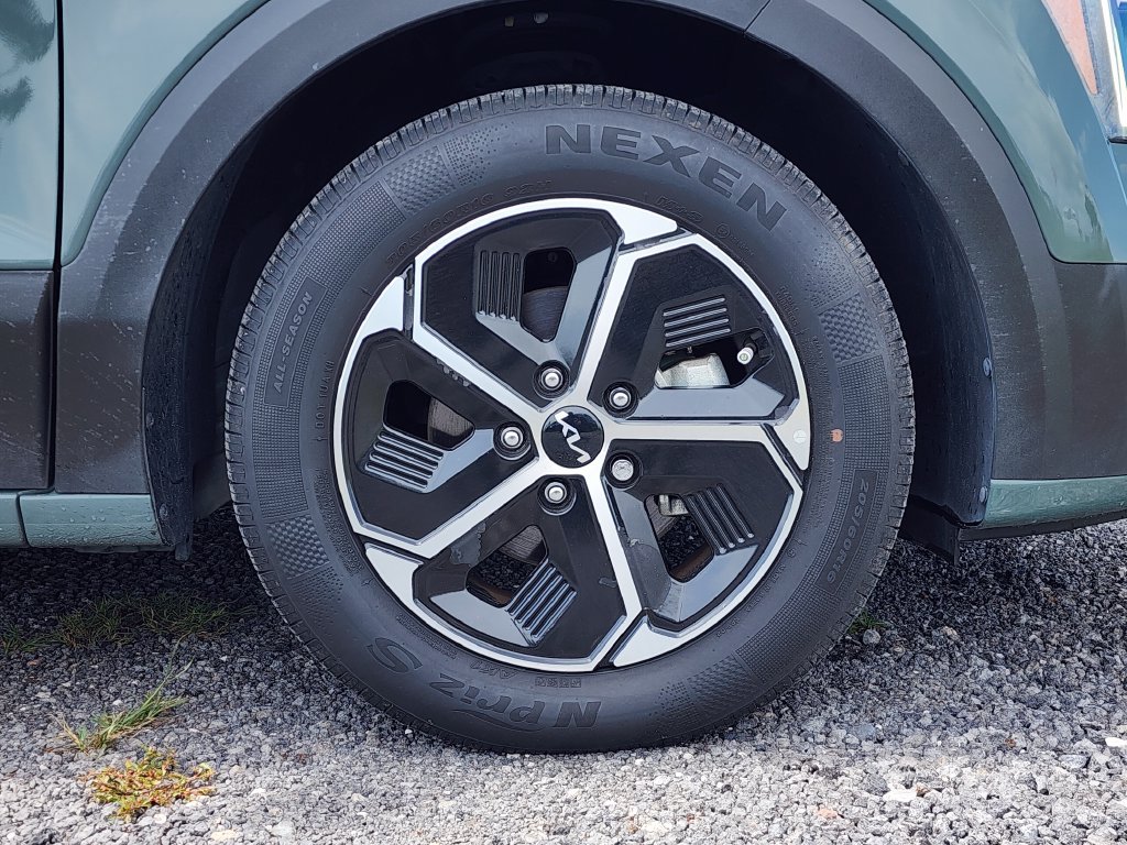 Used 2023 Kia Niro EX FWD image 11