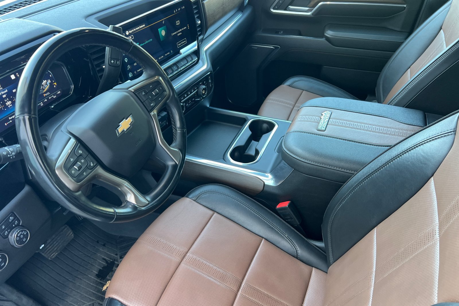 Used 2024 Chevrolet Silverado 2500 High Country w/ Technology Package AWD/4WD image 7
