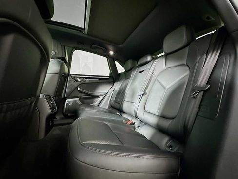 Certified 2020 Porsche Macan image 23