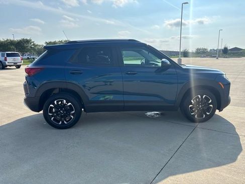 Used 2021 Chevrolet TrailBlazer LT w/ Premium Seating Package FWD image 38