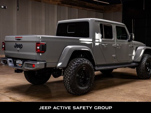 Used 2022 Jeep Gladiator Overland image 10