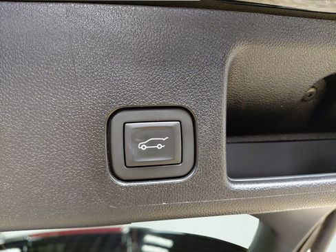 Used 2025 Chevrolet Equinox EV LT w/ Convenience Package FWD image 18