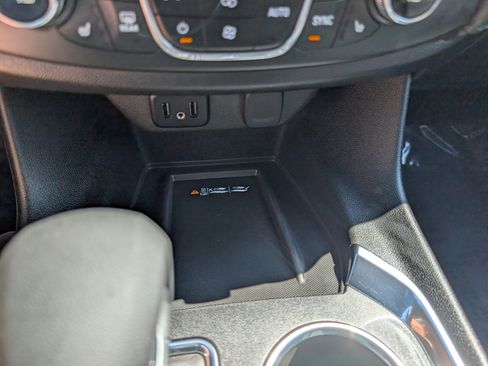 Used 2022 Chevrolet Traverse LT AWD/4WD image 26