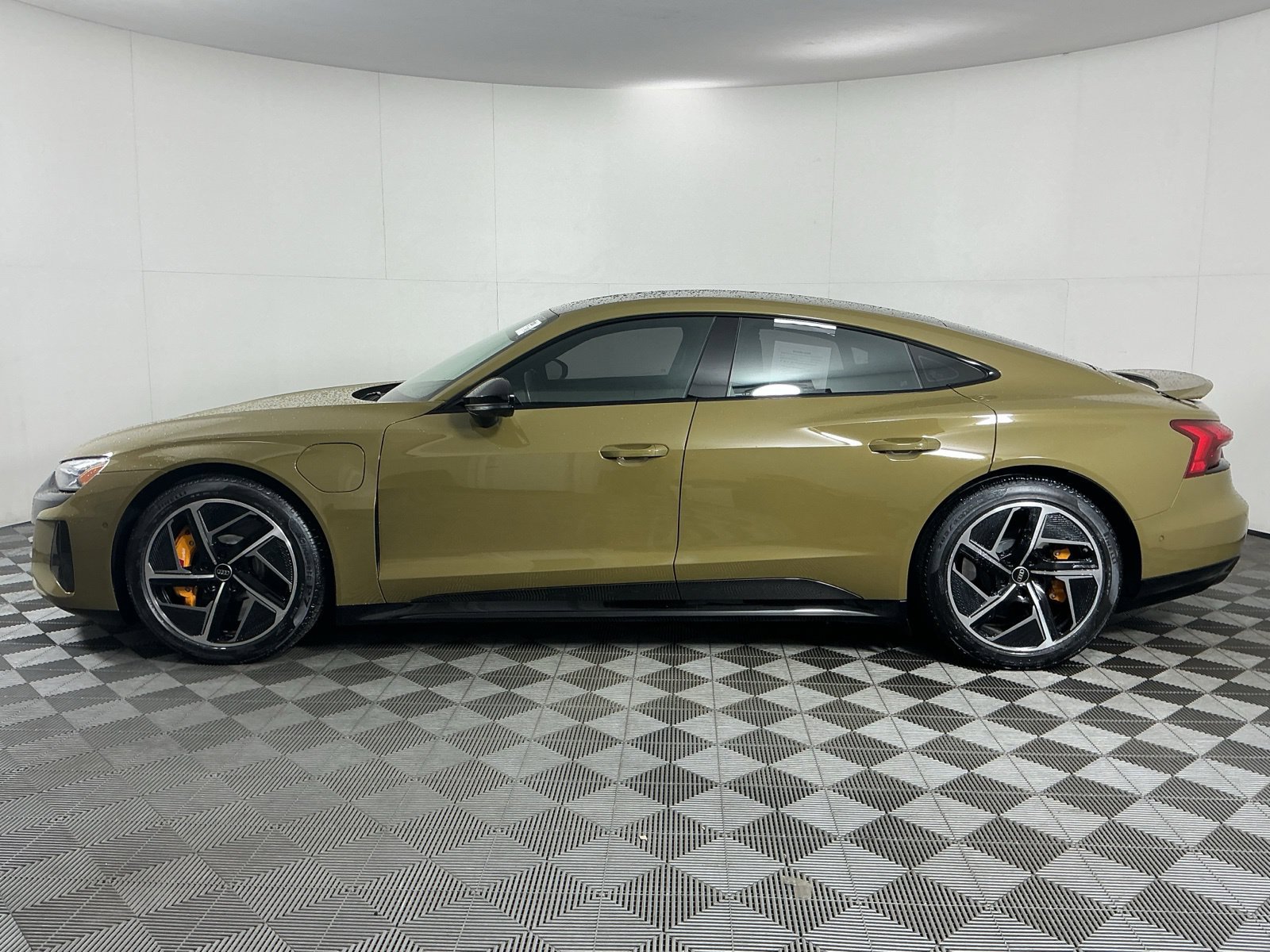 Used 2023 Audi RS e-tron GT w/ Carbon Performance Package AWD/4WD image 4