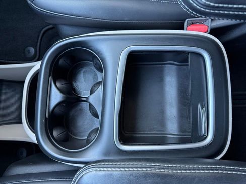 Used 2024 Chrysler Pacifica Touring-L image 14