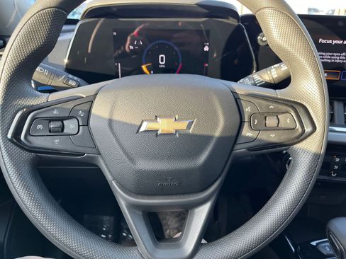 Used 2025 Chevrolet Trax LT image 28