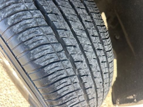 Used 2024 Chrysler Pacifica Touring-L image 32