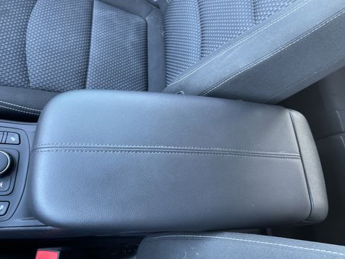 Used 2023 GMC Terrain SLE w/ Driver Convenience Package image 29