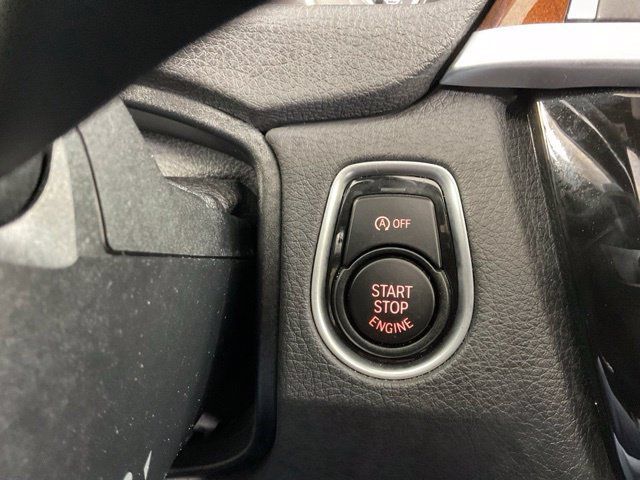 Used 2017 BMW 330i xDrive Sedan AWD/4WD image 25
