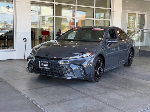 Used 2026 Toyota Camry SE FWD image 2