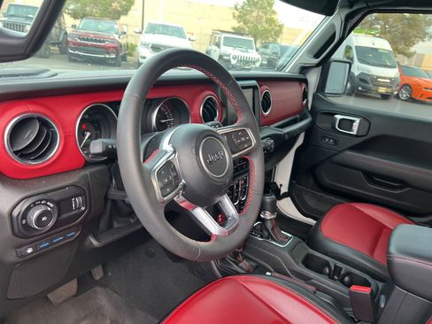 Used 2023 Jeep Wrangler Unlimited Rubicon 4xe image 32