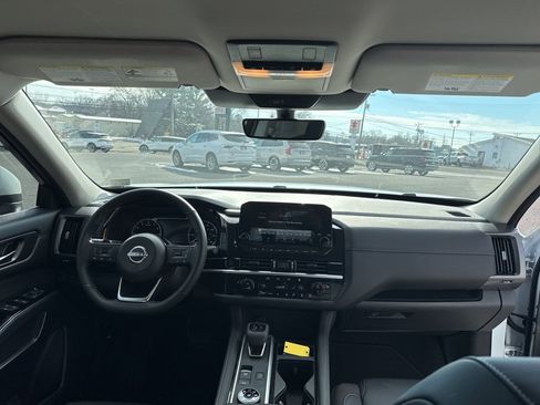 Used 2025 Nissan Pathfinder SL w/ Cargo Package image 23