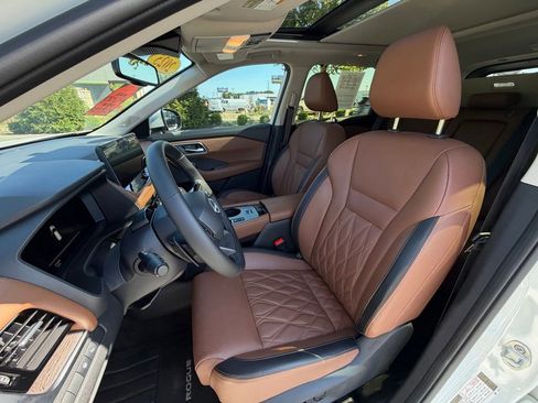 Certified 2025 Nissan Rogue Platinum w/ Tech Package FWD image 12