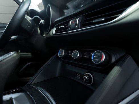 Used 2021 Alfa Romeo Stelvio Sprint w/ Nero Edizione image 34