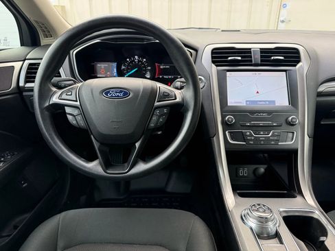 Used 2020 Ford Fusion SE image 12
