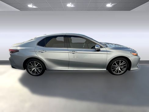 Certified 2022 Toyota Camry XLE image 7