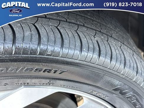 Used 2025 Hyundai Venue SEL FWD image 14