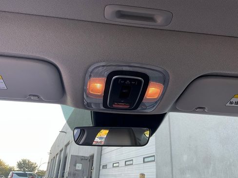 Used 2025 Hyundai Elantra Limited image 16