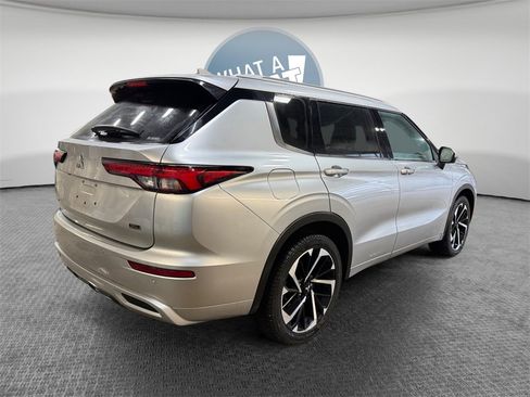 Used 2022 Mitsubishi Outlander SEL image 3