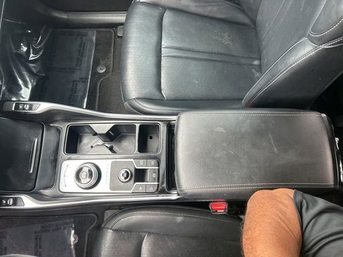 Used 2022 Kia Sorento S FWD image 21