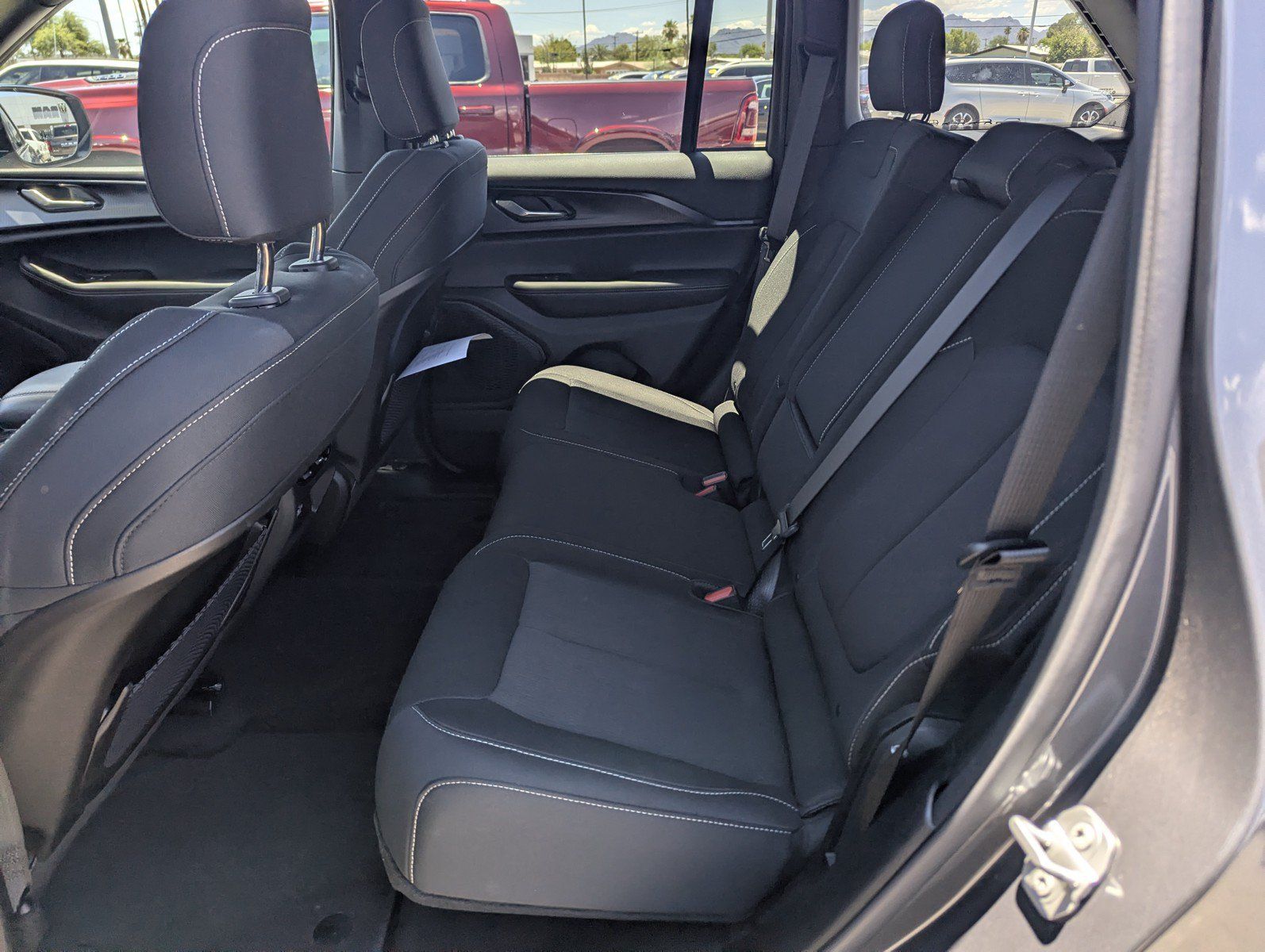 Used 2025 Jeep Grand Cherokee Laredo X AWD/4WD image 8