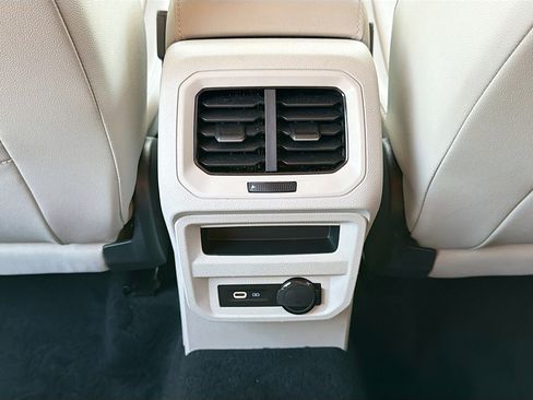 Used 2022 Volkswagen Tiguan SE image 18