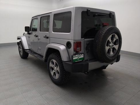 Used 2017 Jeep Wrangler Unlimited Sahara w/ Connectivity Group AWD/4WD image 5