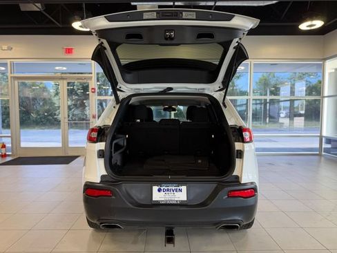 Used 2015 Jeep Cherokee Latitude w/ Comfort/Convenience Group AWD/4WD image 38