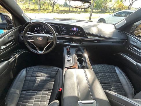 Used 2023 Cadillac Escalade Sport Platinum w/ LPO, ONYX Package image 10