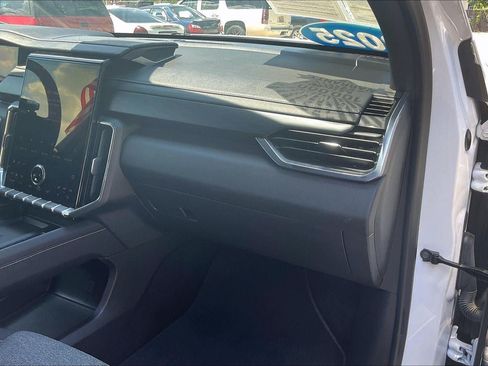 Used 2025 GMC Acadia Elevation FWD image 17