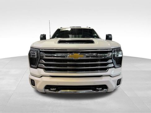 Used 2025 Chevrolet Silverado 2500 High Country w/ Technology Package AWD/4WD image 2