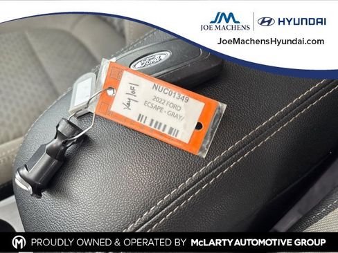 Used 2022 Ford Escape SE w/ SE Sport Appearance Package image 32