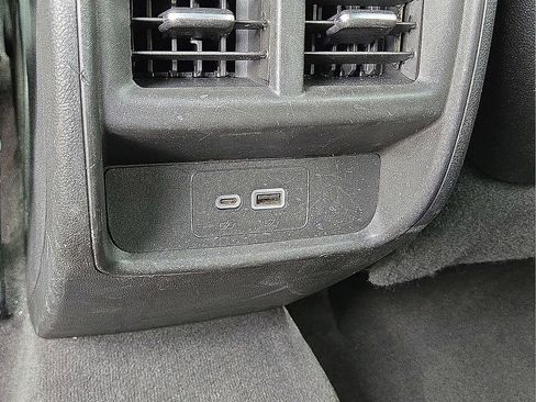 Used 2024 Cadillac XT4 Premium Luxury image 17