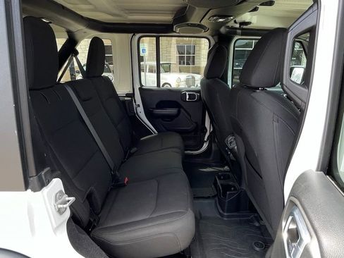 Used 2018 Jeep Wrangler Unlimited Sport S image 33