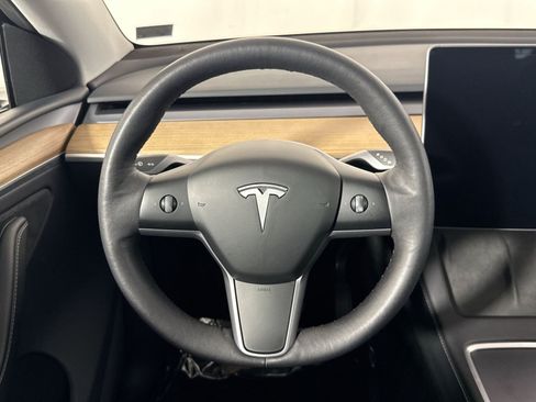 Used 2024 Tesla Model Y Long Range AWD/4WD image 16