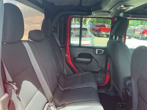 Used 2022 Jeep Gladiator Sport AWD/4WD image 8
